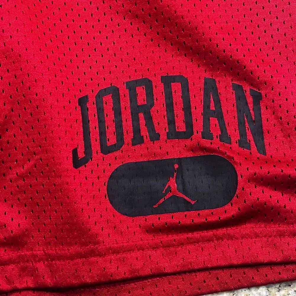 Jordan Boys Red Mesh Basketball Shorts Jumpman Logo Size Large 12-13‎ Years